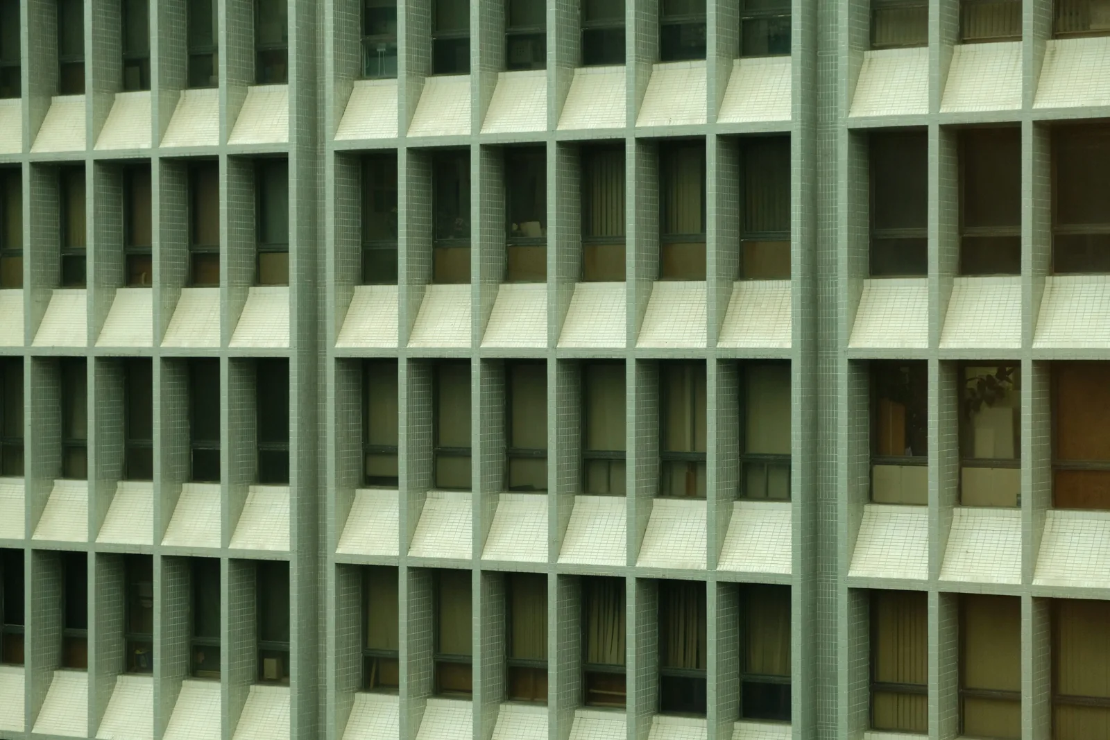 Why Managed Slot Racks Matter for Condo Buildings - rack mount lock box